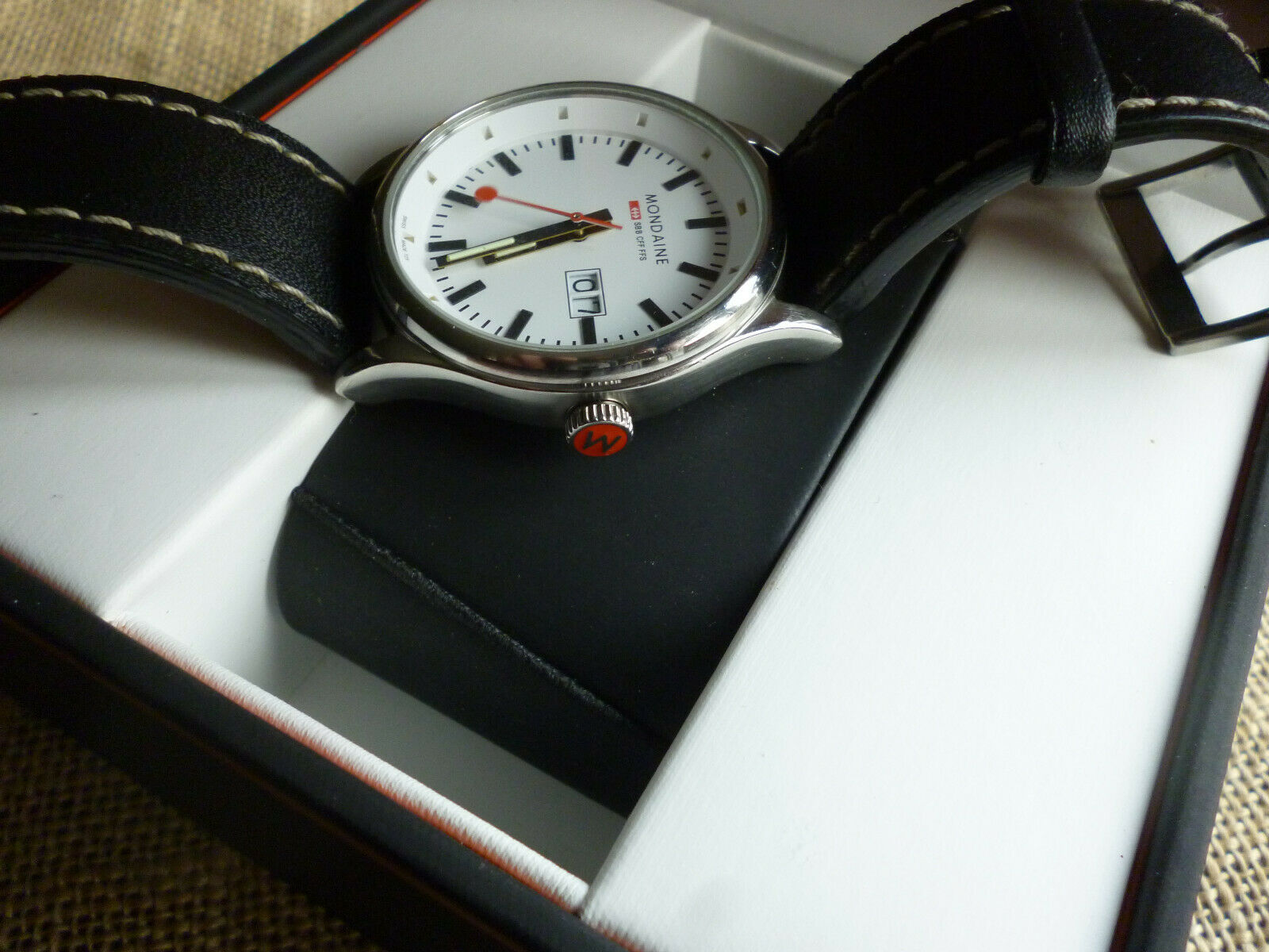 A MONDAINE SWISS NIGHT GLOW 30308 DATE 3H-LX FULLY WORKING HAS BOX 