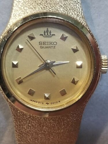 Vintage Seiko Watch Women Gold Tone Gold Dial Round 20mm 8Y21-0020