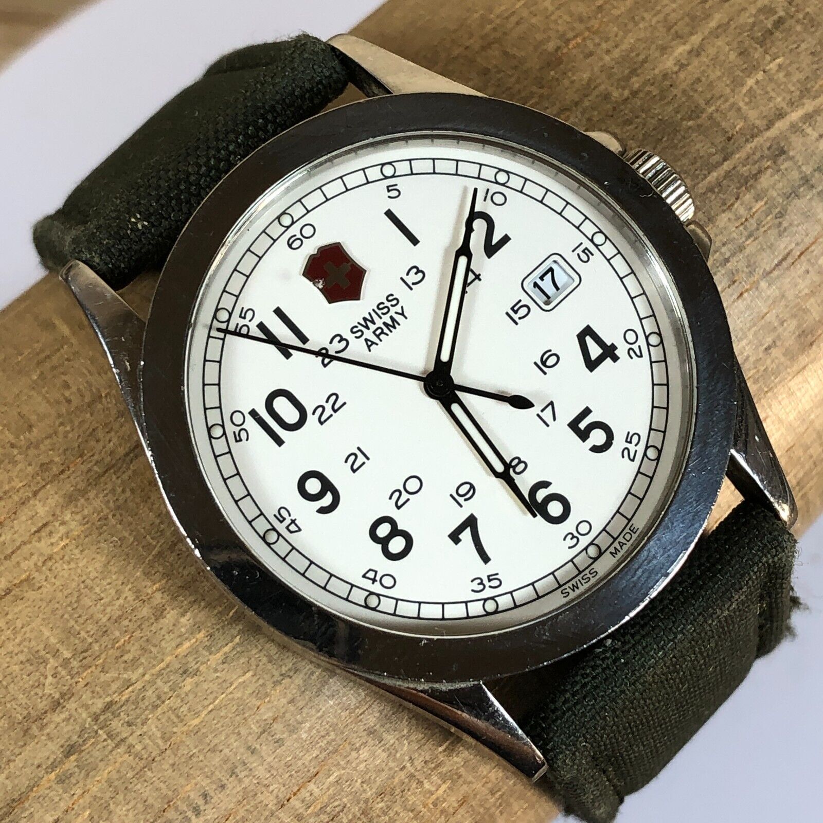 Mens victorinox infantry swiss army 24 hour military white dial