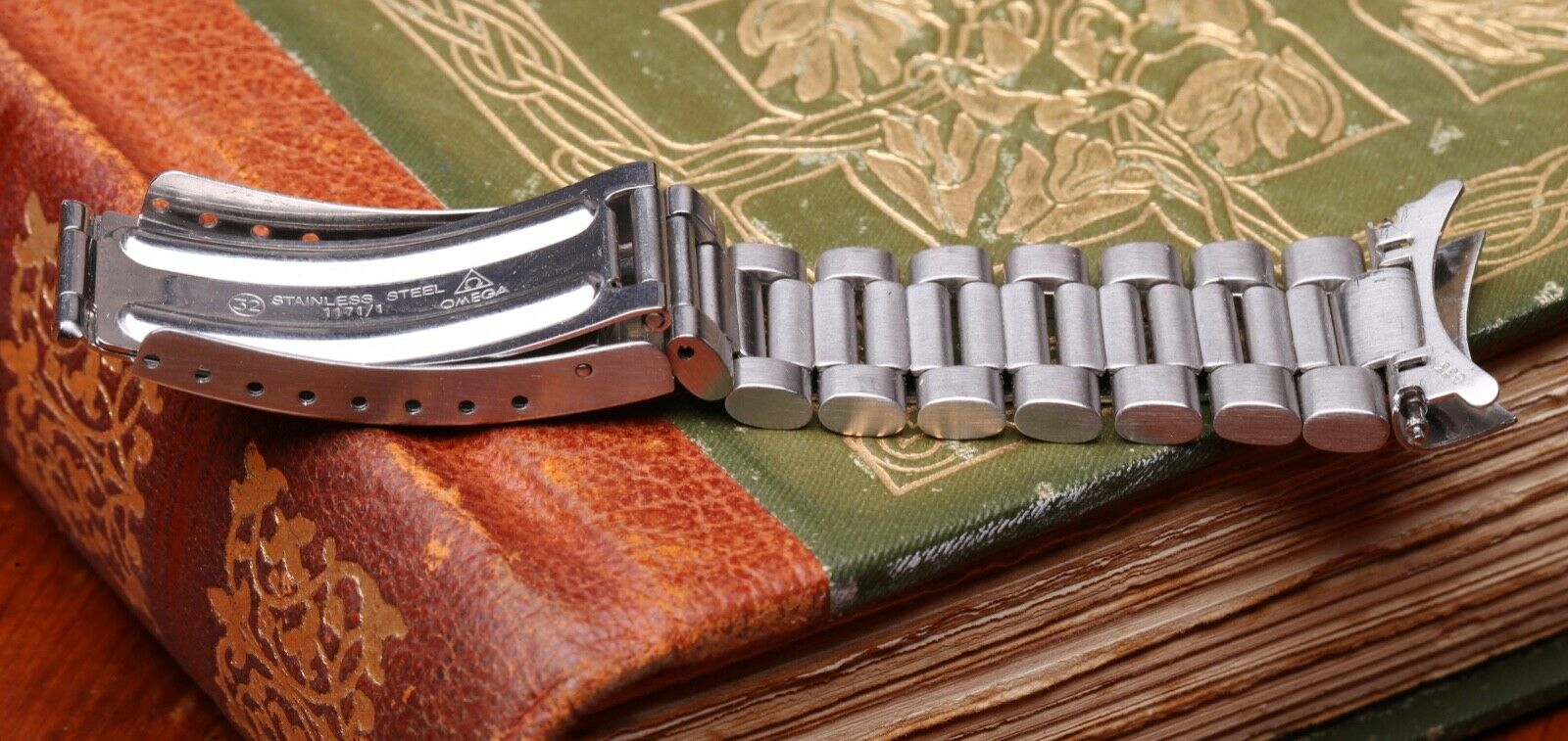 Genuine Omega 1171 /1 bracelet with correct 633 end links