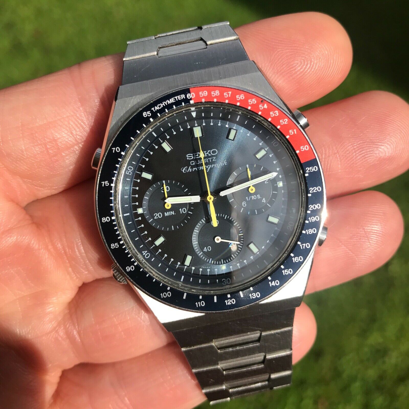 Stunning vintage Seiko 7a28 - 703a pepsi bezel 15J quartz chronograph watch  | WatchCharts