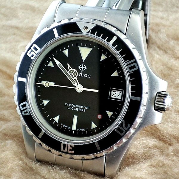 Zodiac Red Dot Quartz Diver (206.21.05) Historical Charts WatchCharts