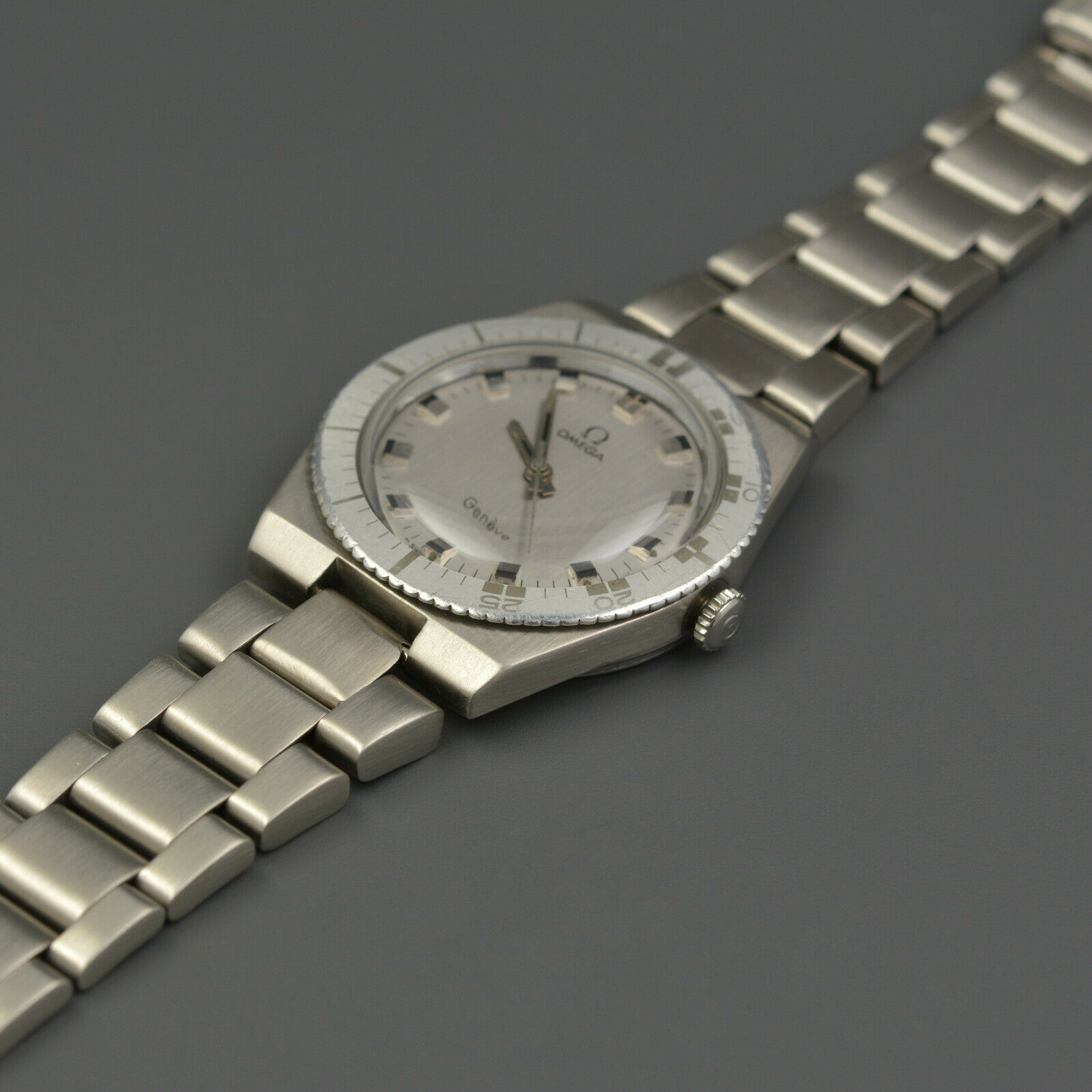OMEGA Geneve DIVER vintage 1350051 watch HANDWOUND 601 Stainless