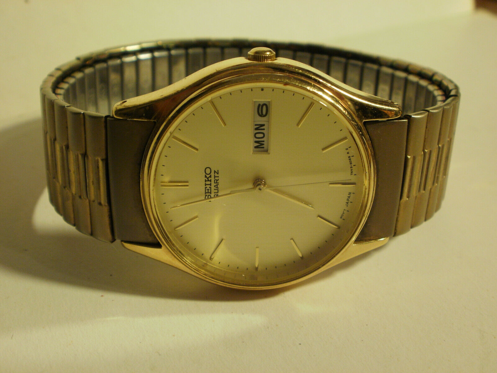 Seiko 7N43-8A89 Gold Tone Case Men's Watch with original Seiko band New  Battery | WatchCharts