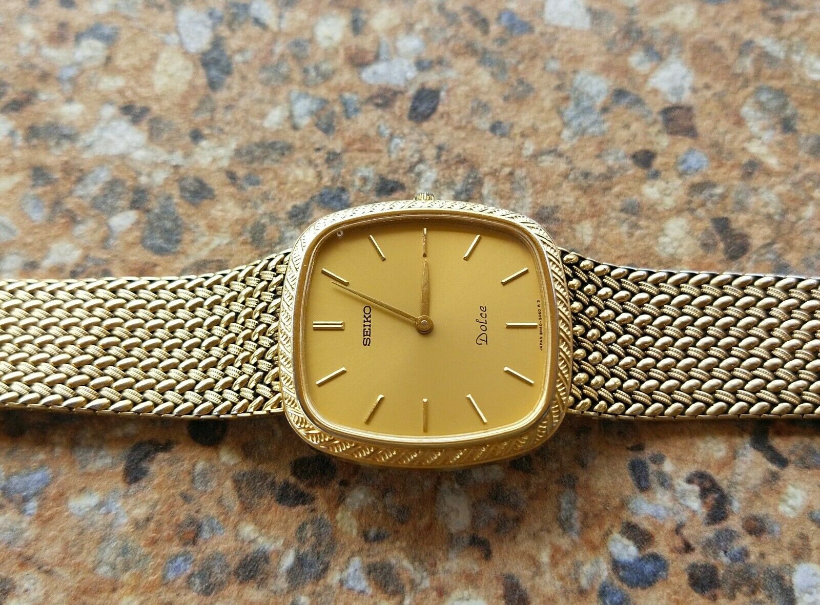 vintage SEIKO Dolce 腕時計 8N40-5040 gold Near MINT] Vintage SEIKO Dolce 8N40-5040 Gold Dial Quartz