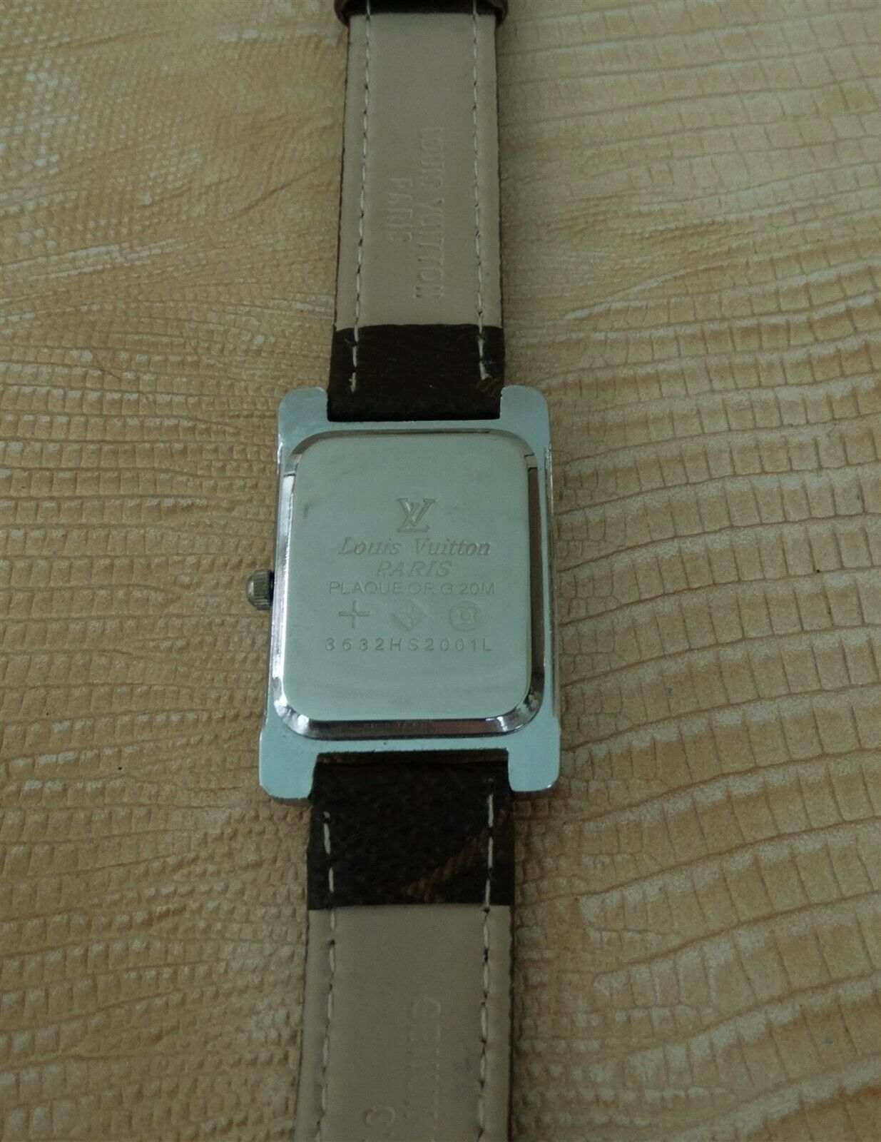 Louis Vuitton Paris Ladies Wristwatch Plaque OR G20m 3632hs2001l