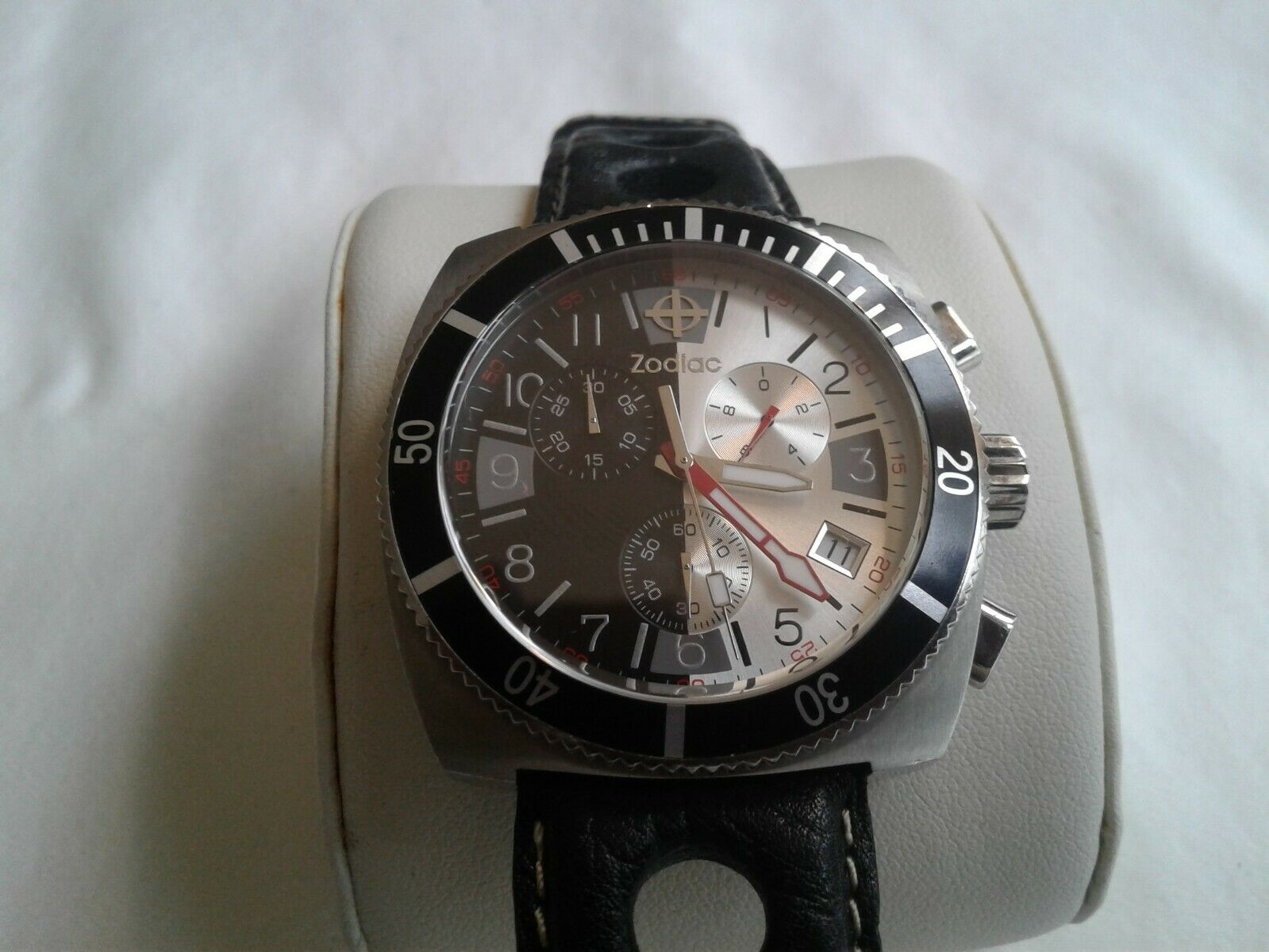 Zodiac Men's Swiss Chronograph V8 Watch Z02107 | WatchCharts