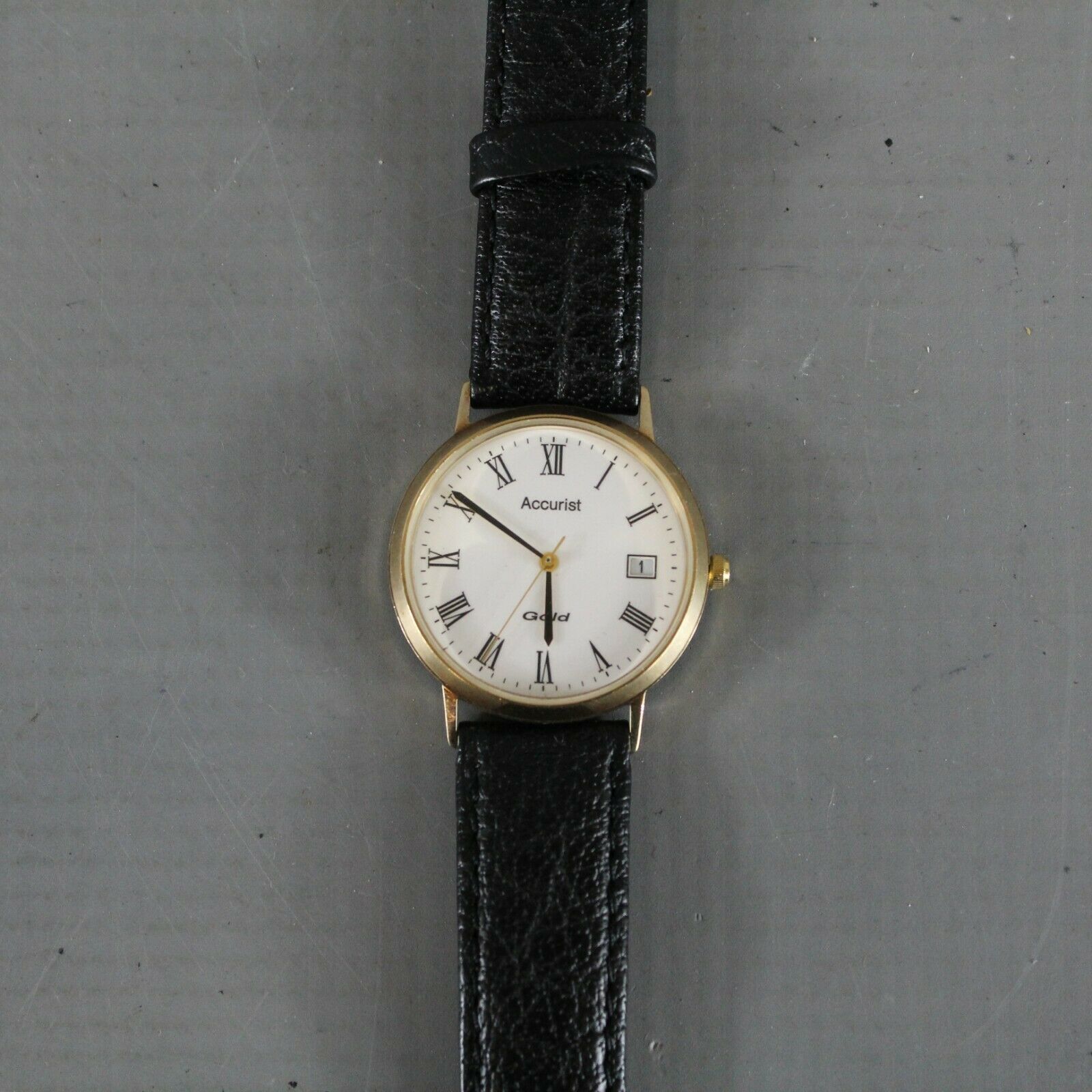 Accurist 375 shop gold watch