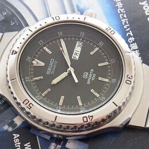 NICE & RARE VINTAGE SEIKO QUARTZ SPORTS 100 MODEL 8123-6040 JAPAN