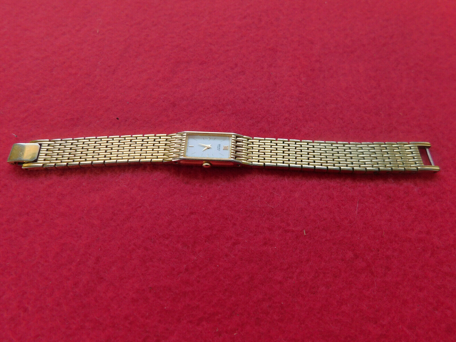 Seiko 2E20-6709 Gold Tone Ladies Watch. New Battery. | WatchCharts