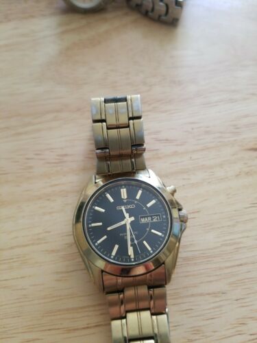 Men s Seiko Kinetic 5M63 0AH0 Gold Tone 50M Day Date Watch works