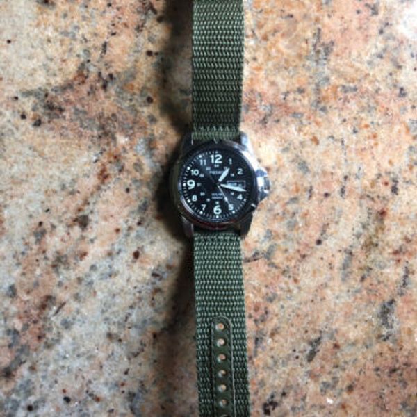 Seiko Black Dial Green Nylon Solar Quartz Men's Watch SNE095P2 Nice ...