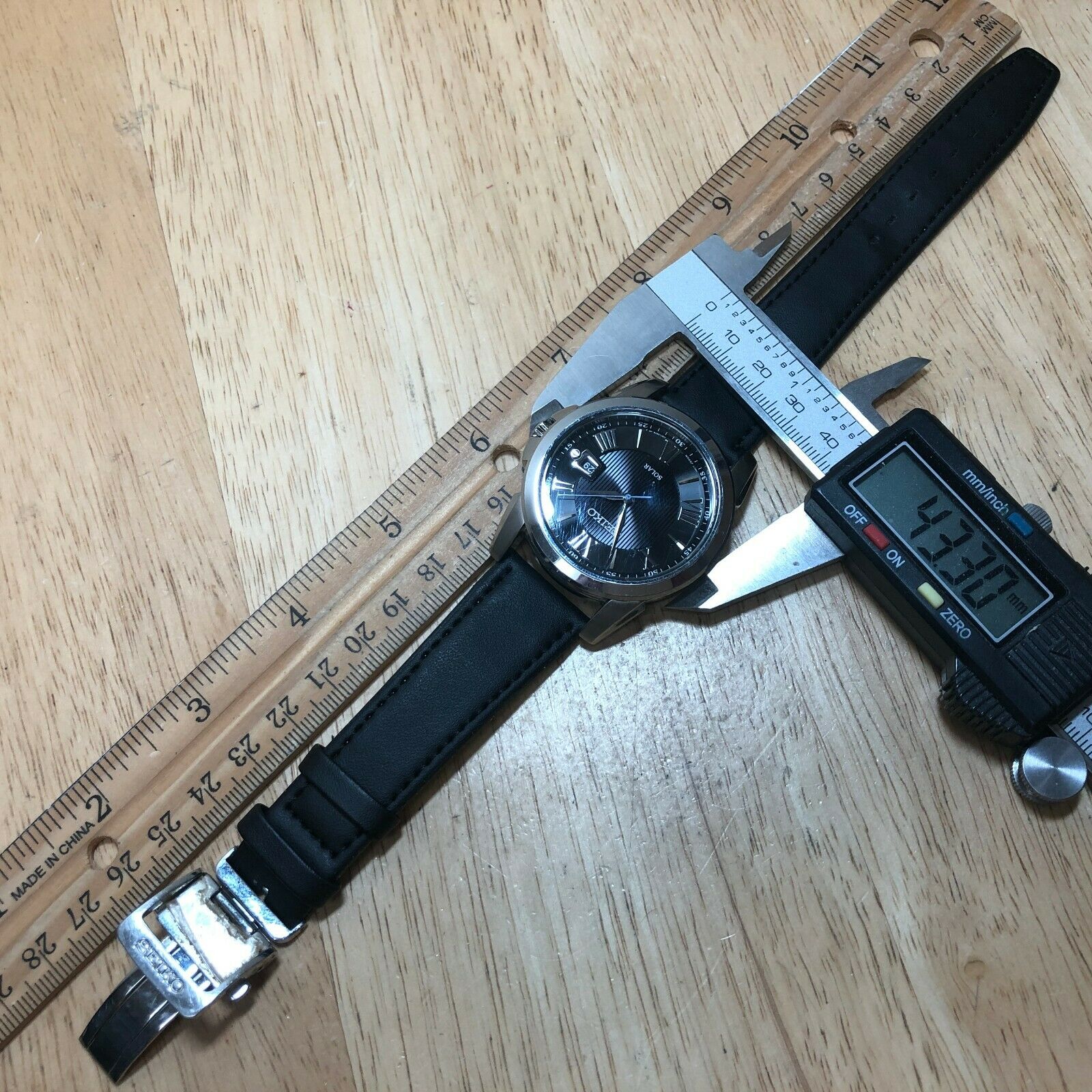 Seiko analogue quartz solar on sale v157