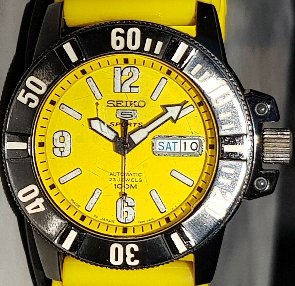 SEIKO 5 SPORTS YELLOW DIAL 7S36 03P0 ANODIZED AUTOMATIC DAY DATE