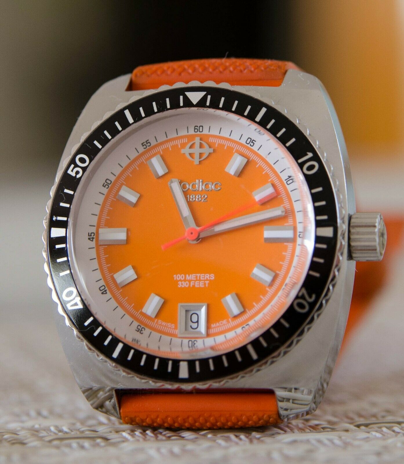 インディアン魚座 Zodiac Seadragon ZO2202 Orange Quartz Swiss Diver Rotating Bezel