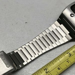 NOS Japanese SEIKO 0624 5000 LC Quartz LCD Digital watch Lemon