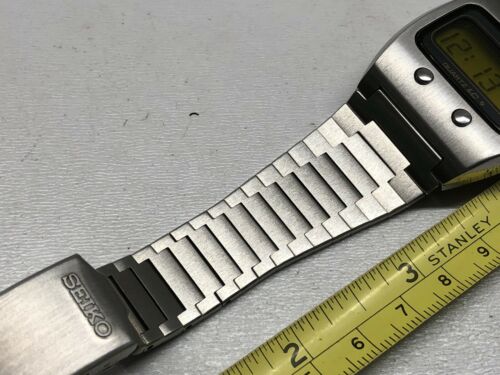 NOS Japanese SEIKO 0624 5000 LC Quartz LCD Digital watch Lemon