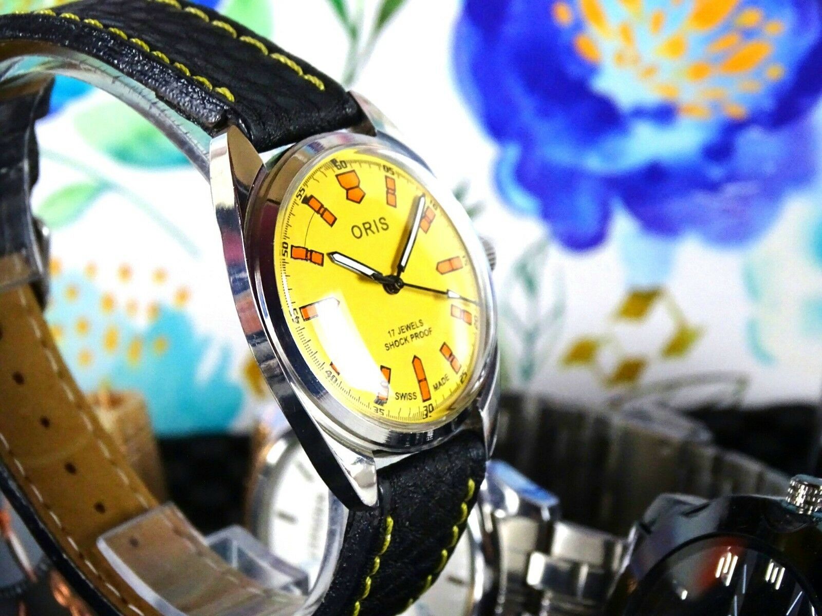 VINTAGE ORIS Men's Watch. Hand Winding, Yellow/Orange Dial