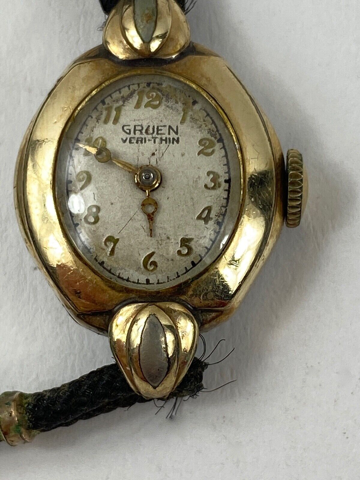 Gruen veri discount thin women's watch