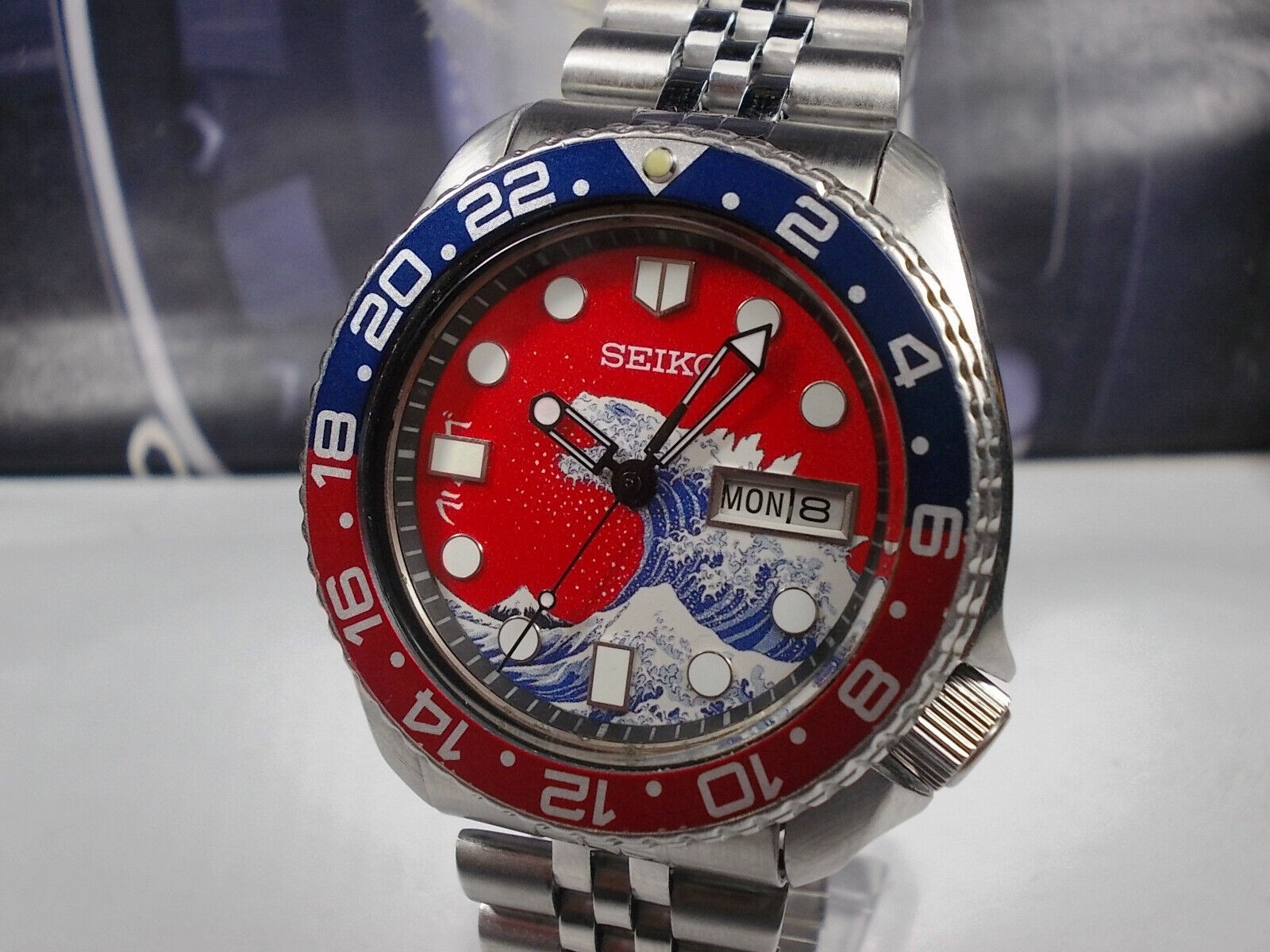 SEIKO 150M DIVERS DAY/DATE AUTO MENS WATCH 6309-7290 'RED GODZILLA