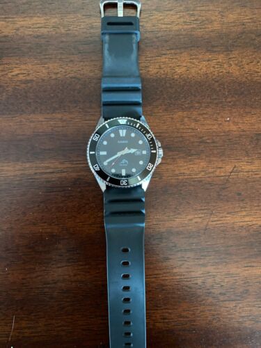 Bracelet Acier Inoxydable Pour Casio Duro MDV106 - Largeur 22mm, Argenté, Neuf Avec étiquettes