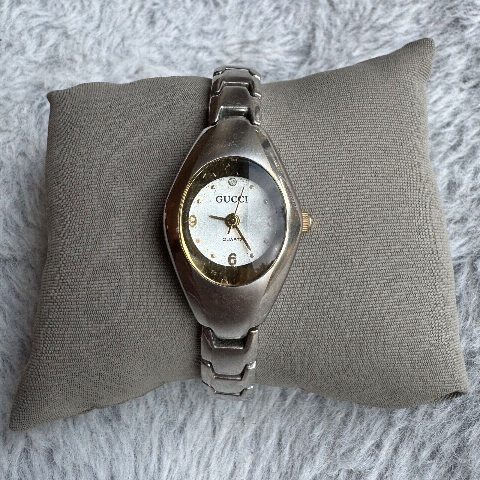 Old womens gucci watch best sale