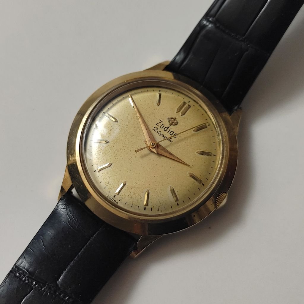 Vintage gold outlet dress watch