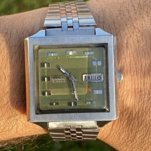 Vintage Seiko 7006-5020 Big Size Automatic 19 Jewels Watch Size 37mm |  WatchCharts