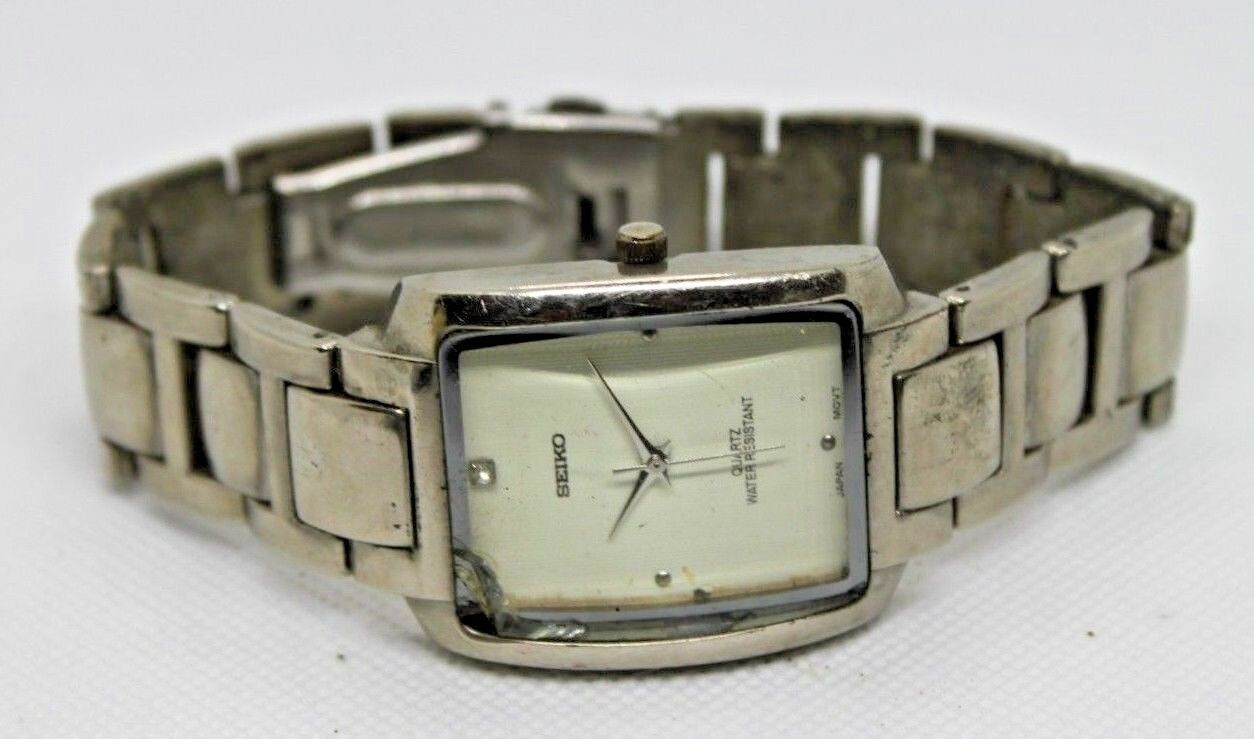 1993 Seiko V701 1K03 Silver Tone Men's Quartz Watch, White Dial