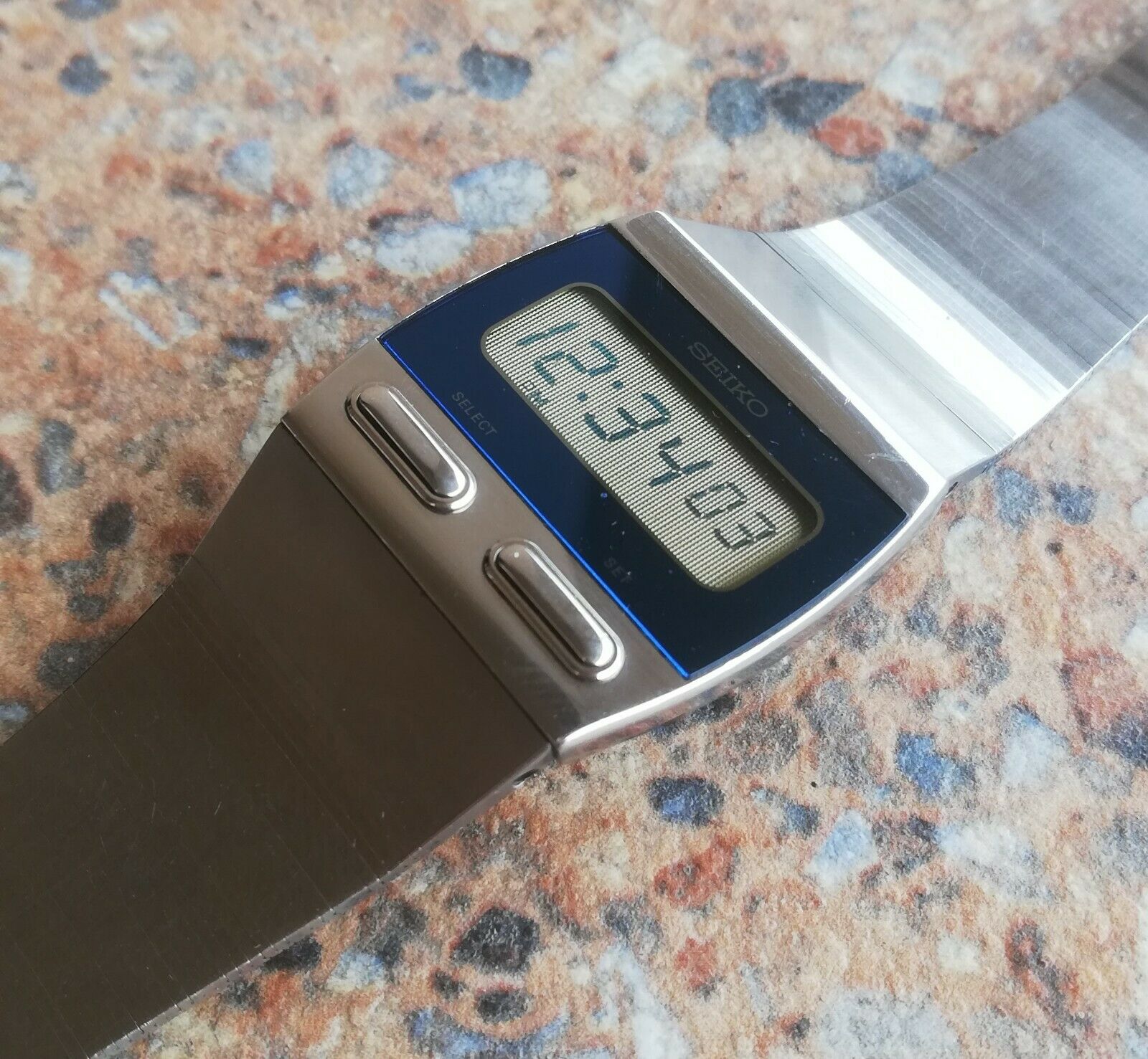 Vintage Seiko F231 4000 Quartz Digital LCD Watch Super Slim