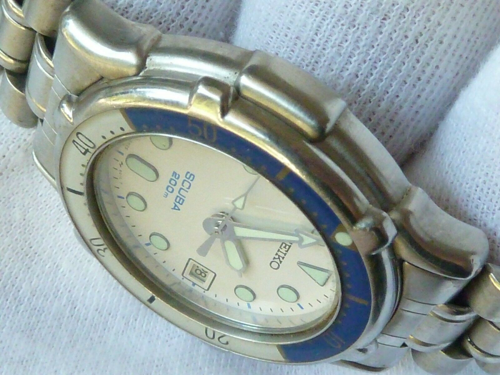 VINTAGE SEIKO SCUBA 200M 5H25-6050 DIVE WATCH. WORKING CONDITION