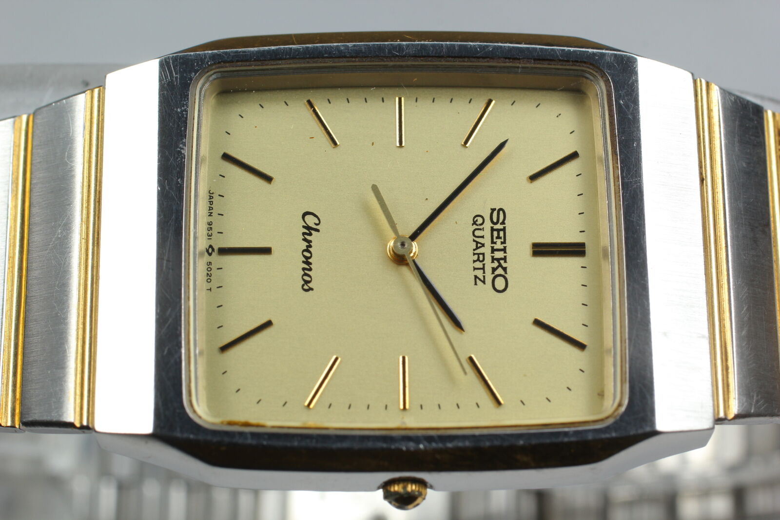 SEIKO Chronos 9531-5020 Gold Dial Tank Quartz Midsize Vintage