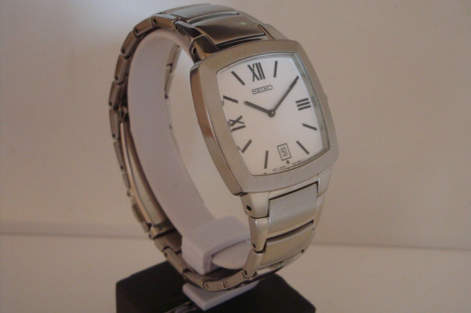 Seiko 7N39-0AS0. Gents Premier model. Rare import, square case
