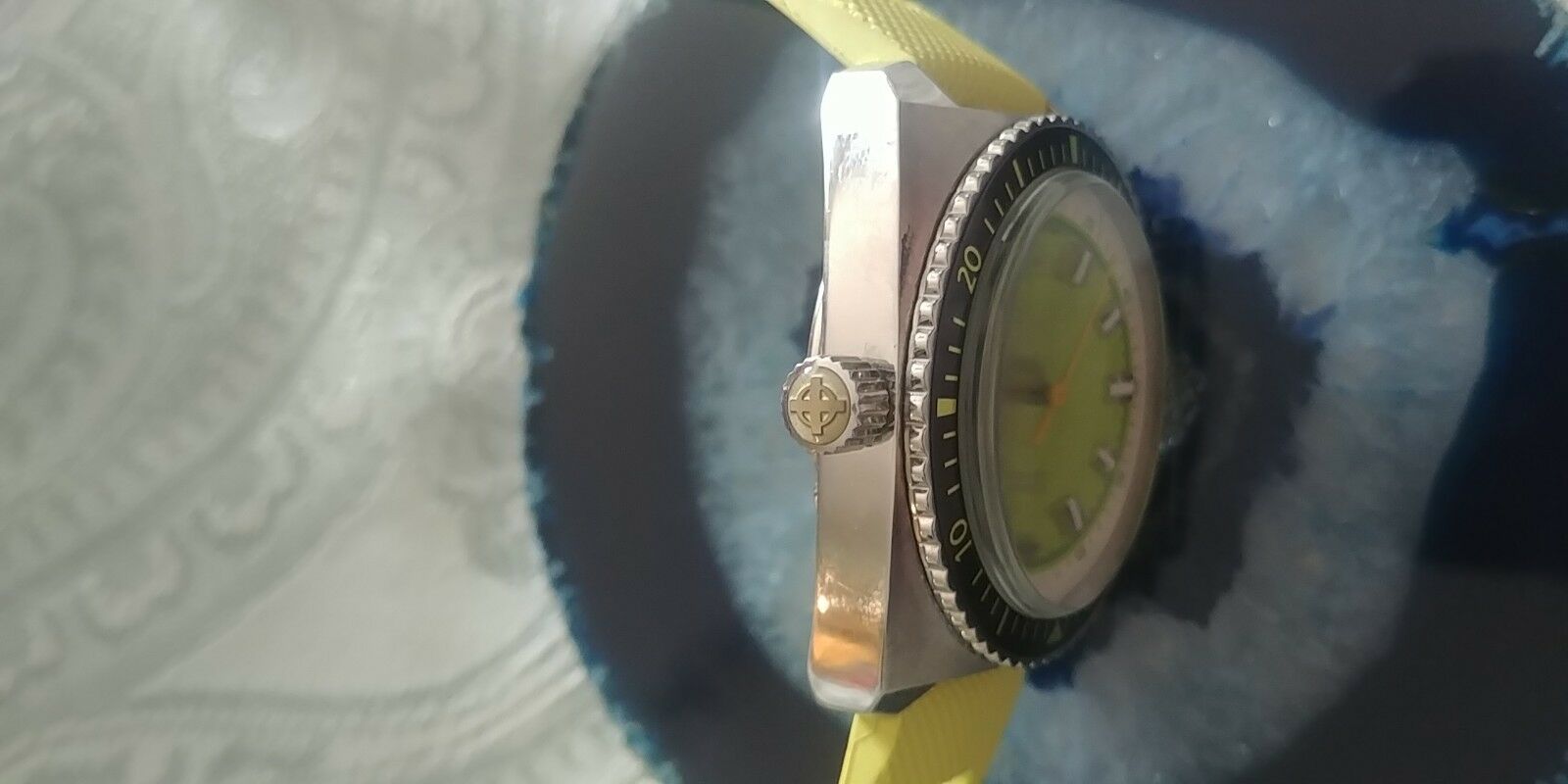 Zodiac Sea Dragon ZO2219 Quartz Watch LIME GREEN DIAL/GREEN