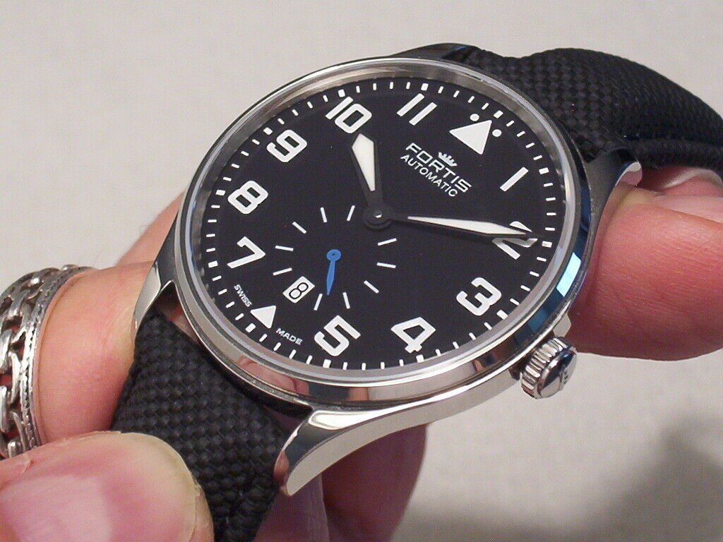 Fortis pilot classic online small seconds