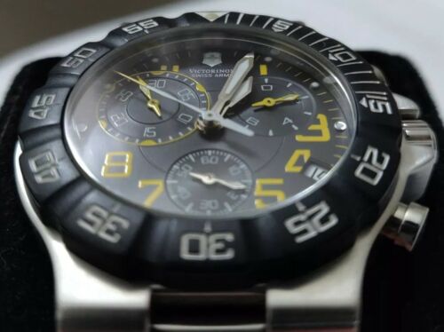 Victorinox 241409 Swiss Army Men's Summit XLT Chronograph Watch