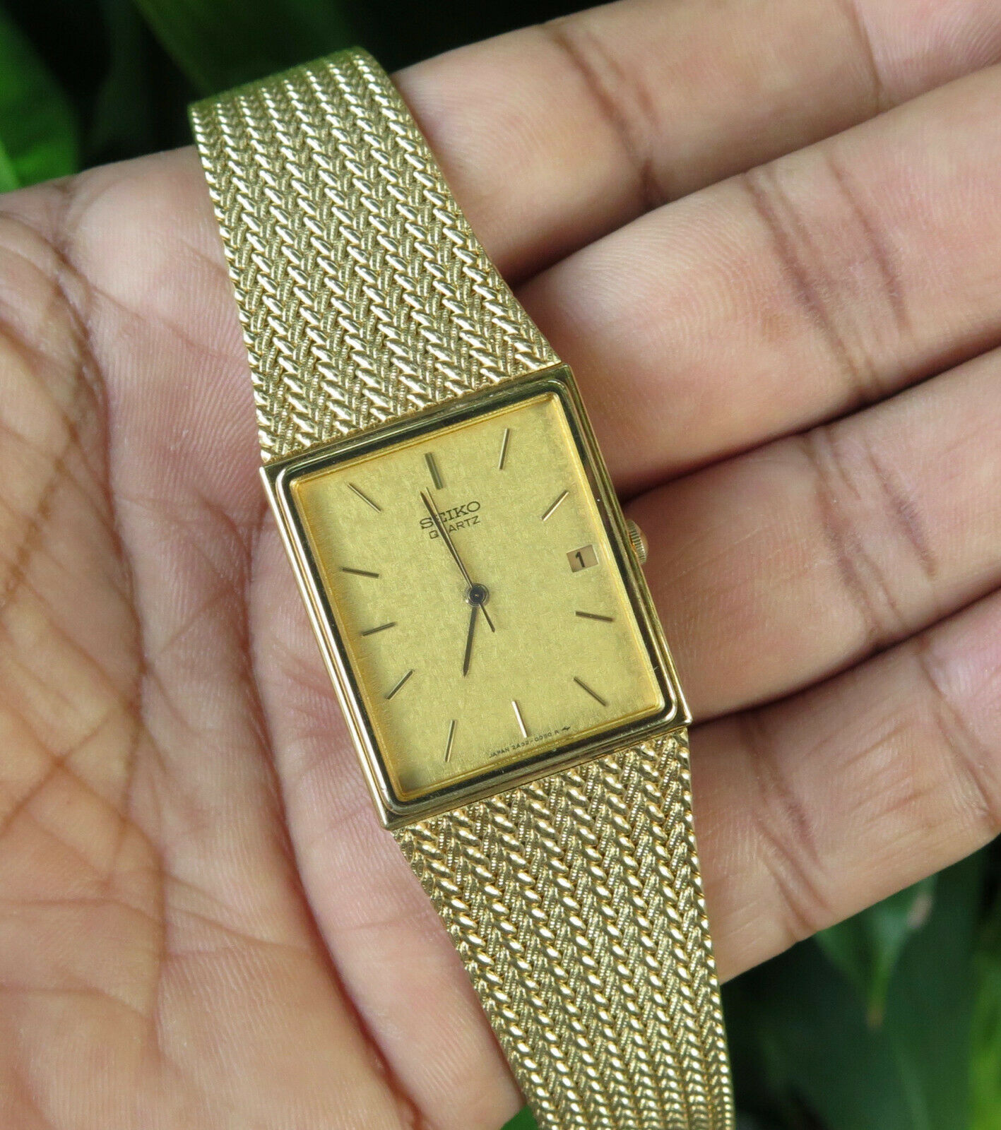 Vintage SEIKO 2A32 5019 Quartz Gold Toned Unisex Dress Watch 24mm