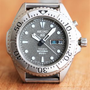 セイコー AGS スキューバ SBBW049 WTS] Seiko Grey Ghost Titanium Diver SBBW049 : r/Watchexchange