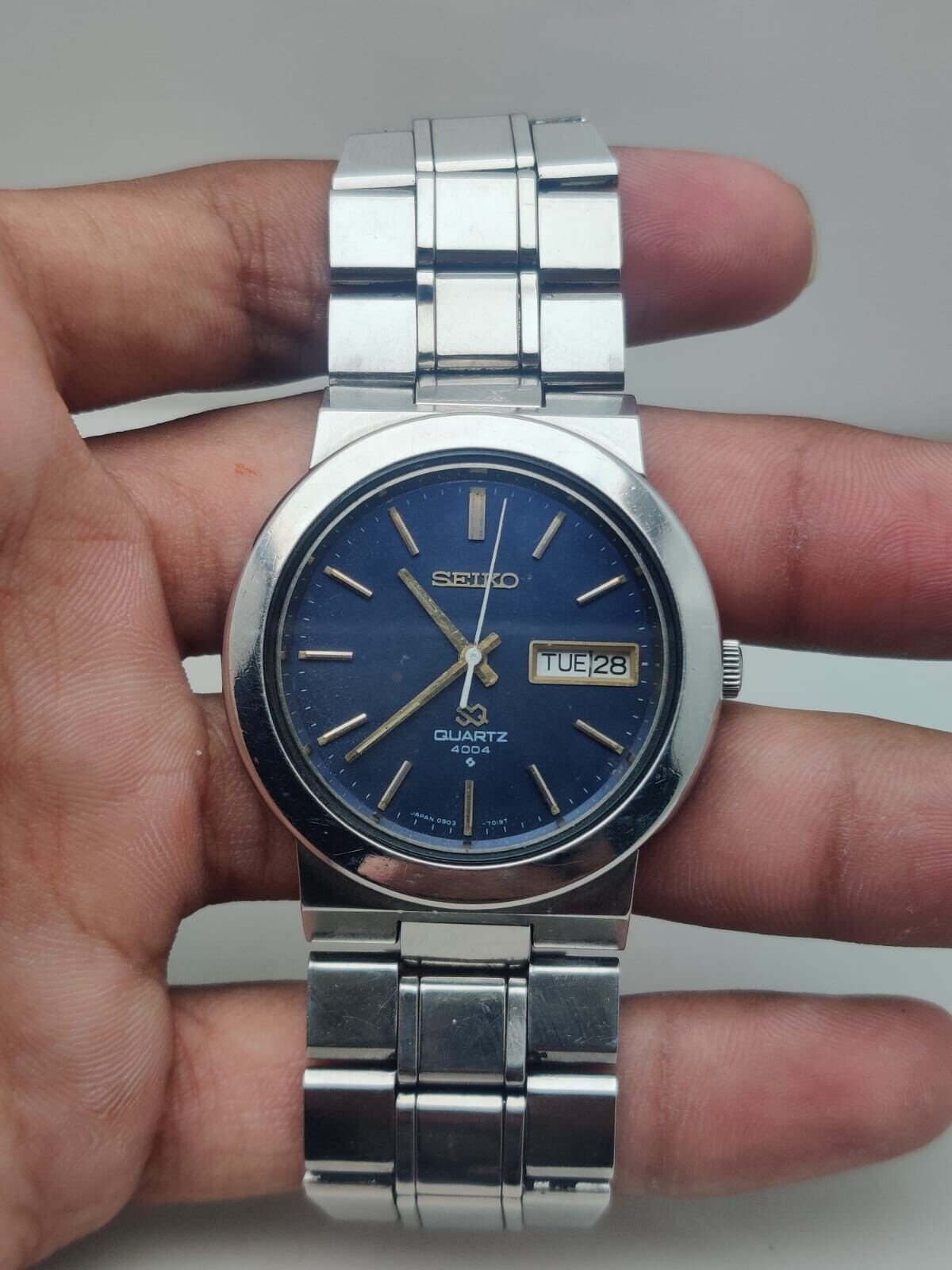 Seiko Quartz 4004 Blue Dial 0903-7029 Vintage Men