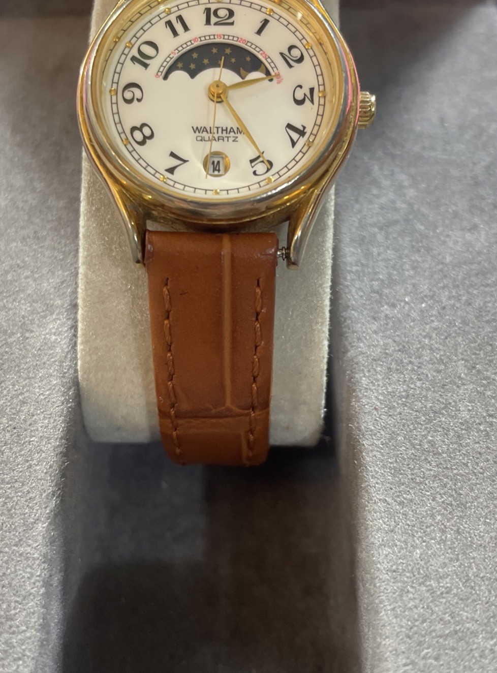 Vintage Waltham Moon Phase Watch Women WB050012 Gold Tone  display picture 2