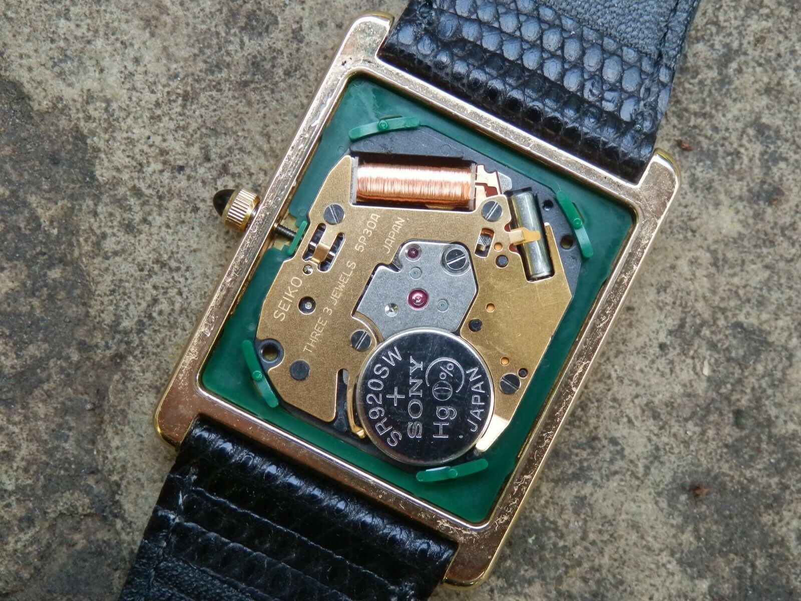 Seiko 5p30 - Etsy 電池交換済み 80年代 SEIKO 5p30 5f40 ゴールド 