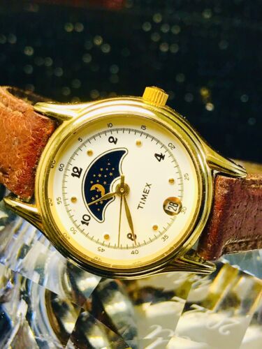 VINTAGE RARE TIMEX MOON PHASE 6PM DATE FEATURE STEP CASE WOMENS