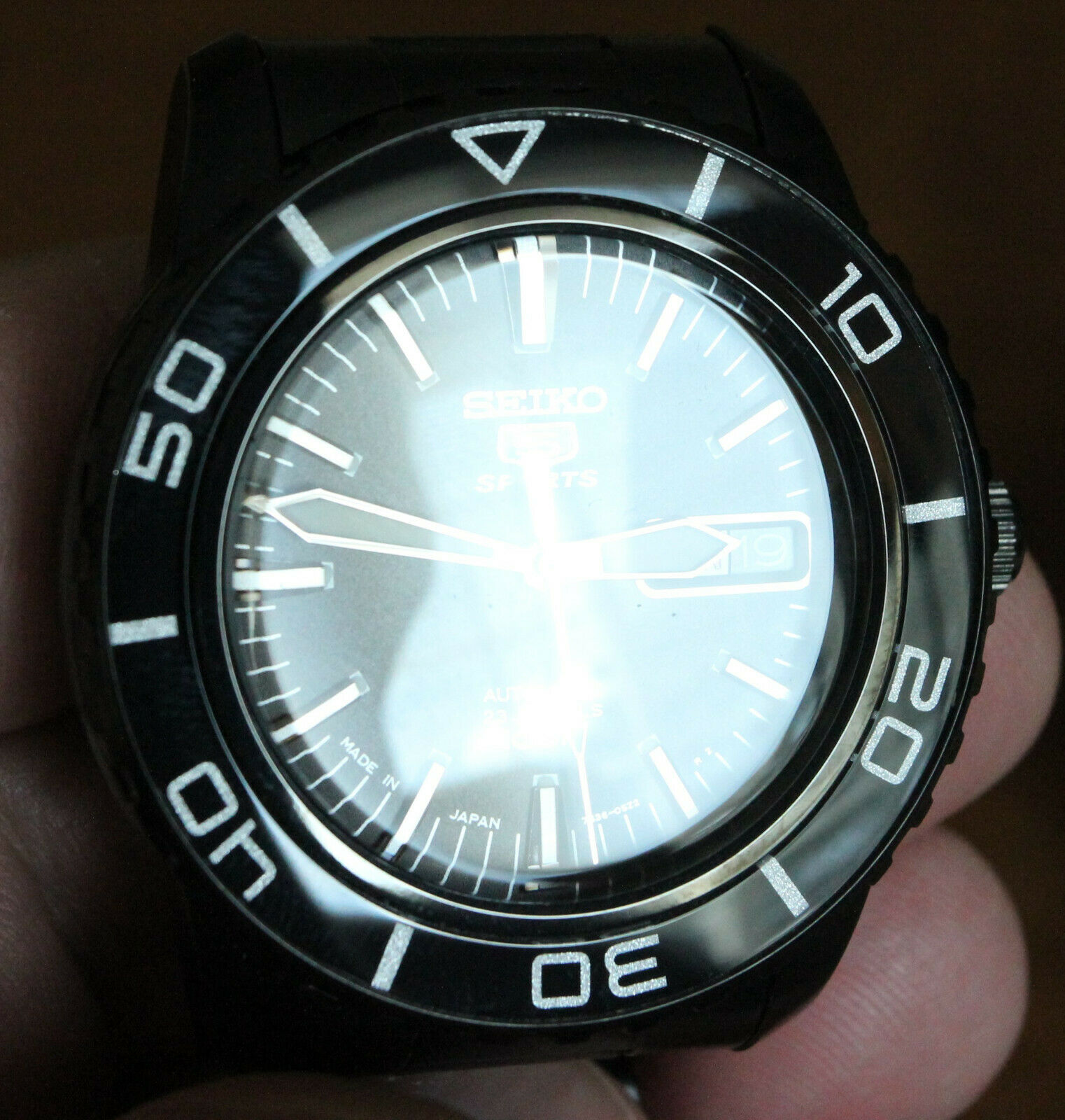 SEIKO 7S36-05Z2 100M SNZH59J1 DAYDATE ANODIZED AUTOMATIC MENS 