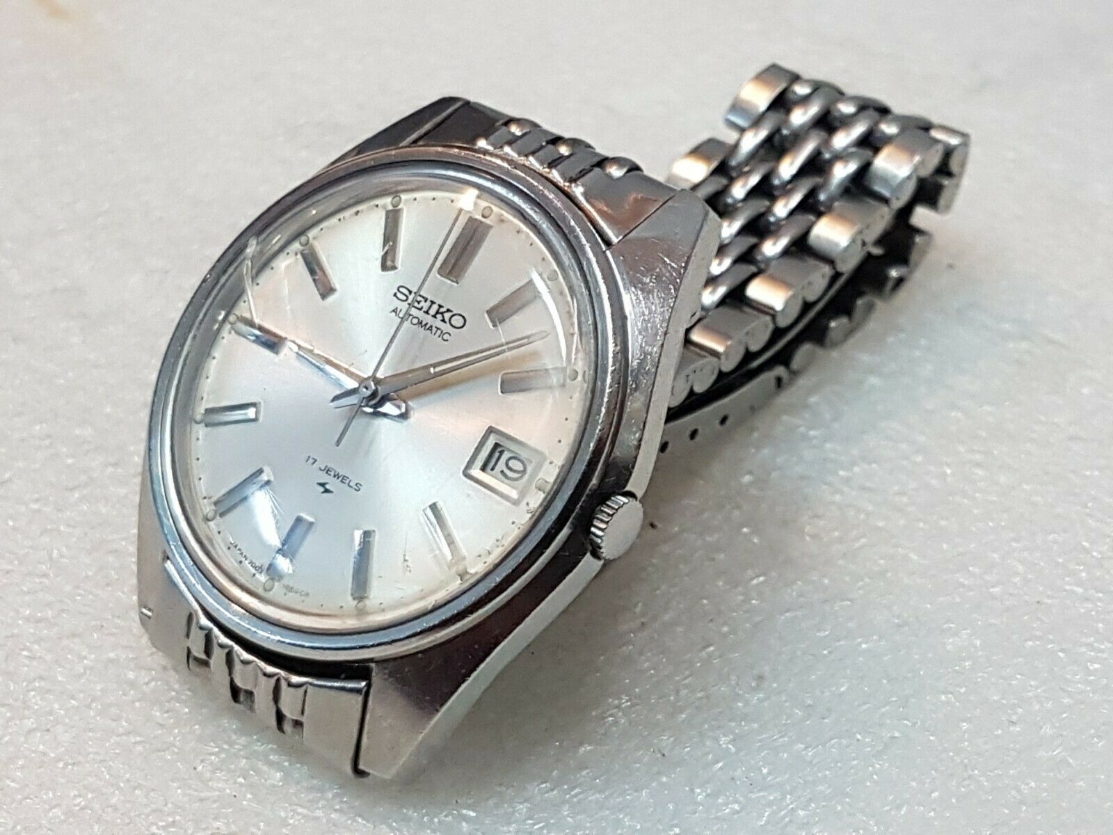 Seiko Vintage Men's Automatic Watch 7005-8020 17 jewels Made
