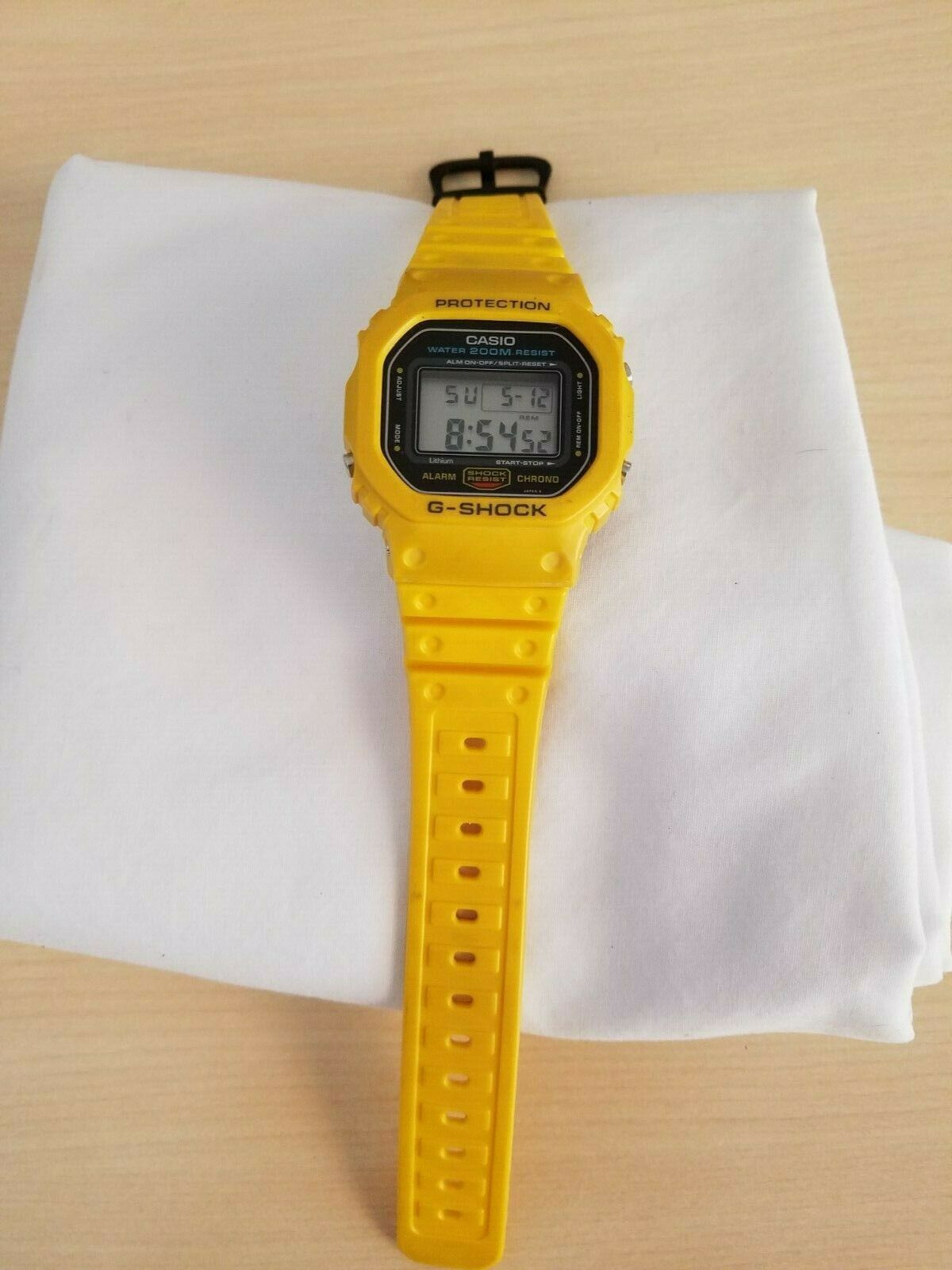 RARE VINTAGE CASIO G-SHOCK DW-5600C-9B (691) JAPAN H YELLOW 200M 1