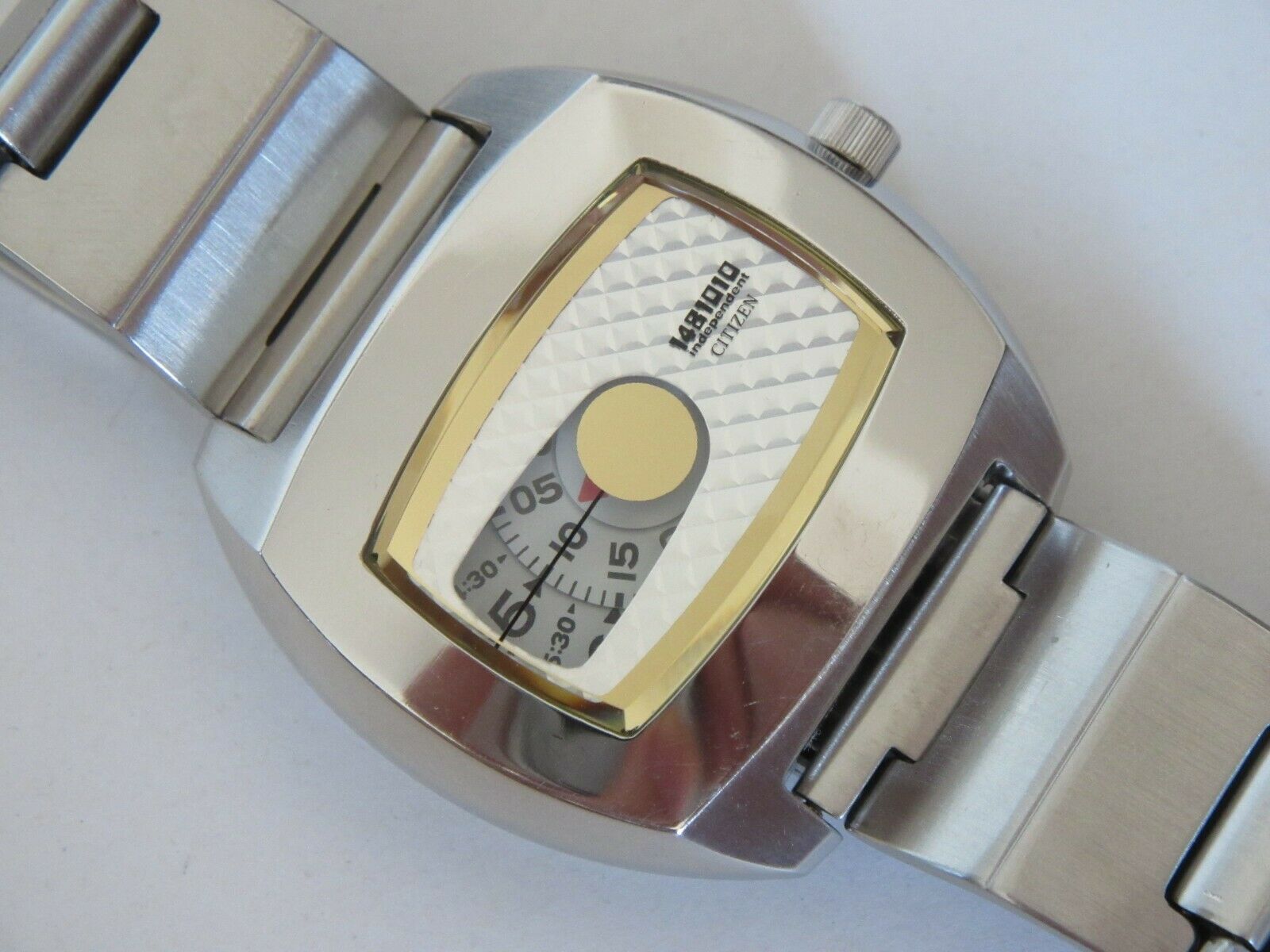 CITIZEN INDEPENDENT JUMP HOUR QUARTZ WATCH WHITE MESH DIAL
