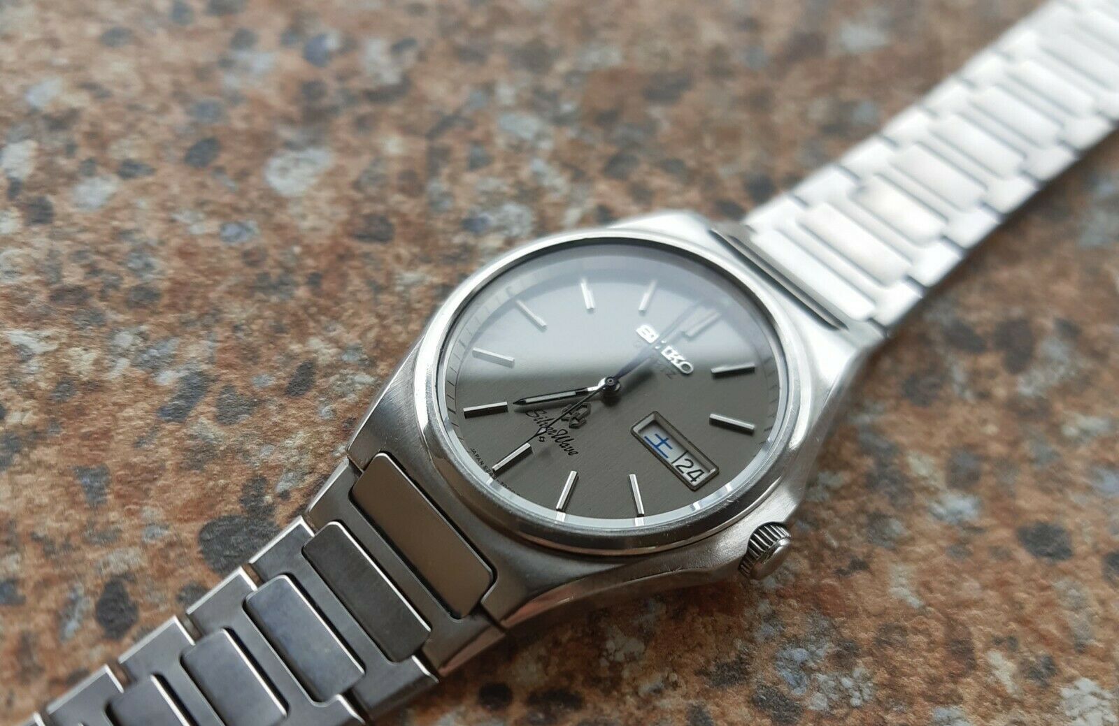 Seiko Silverwave Quartz JDM 8249 700A Kanji Day July 1979 Screw 