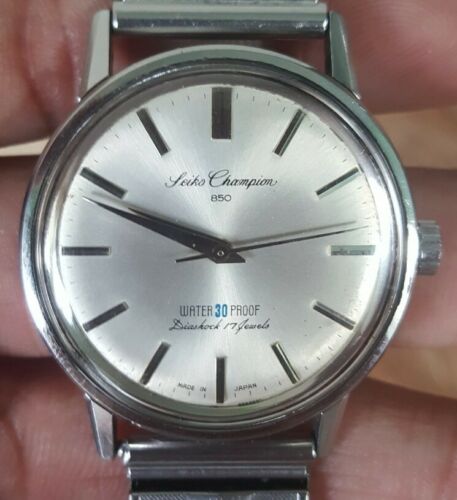 VINTAGE SEIKO CHAMPION 850 DIASHOCK 17 JEWELS HAND WINDING MEN