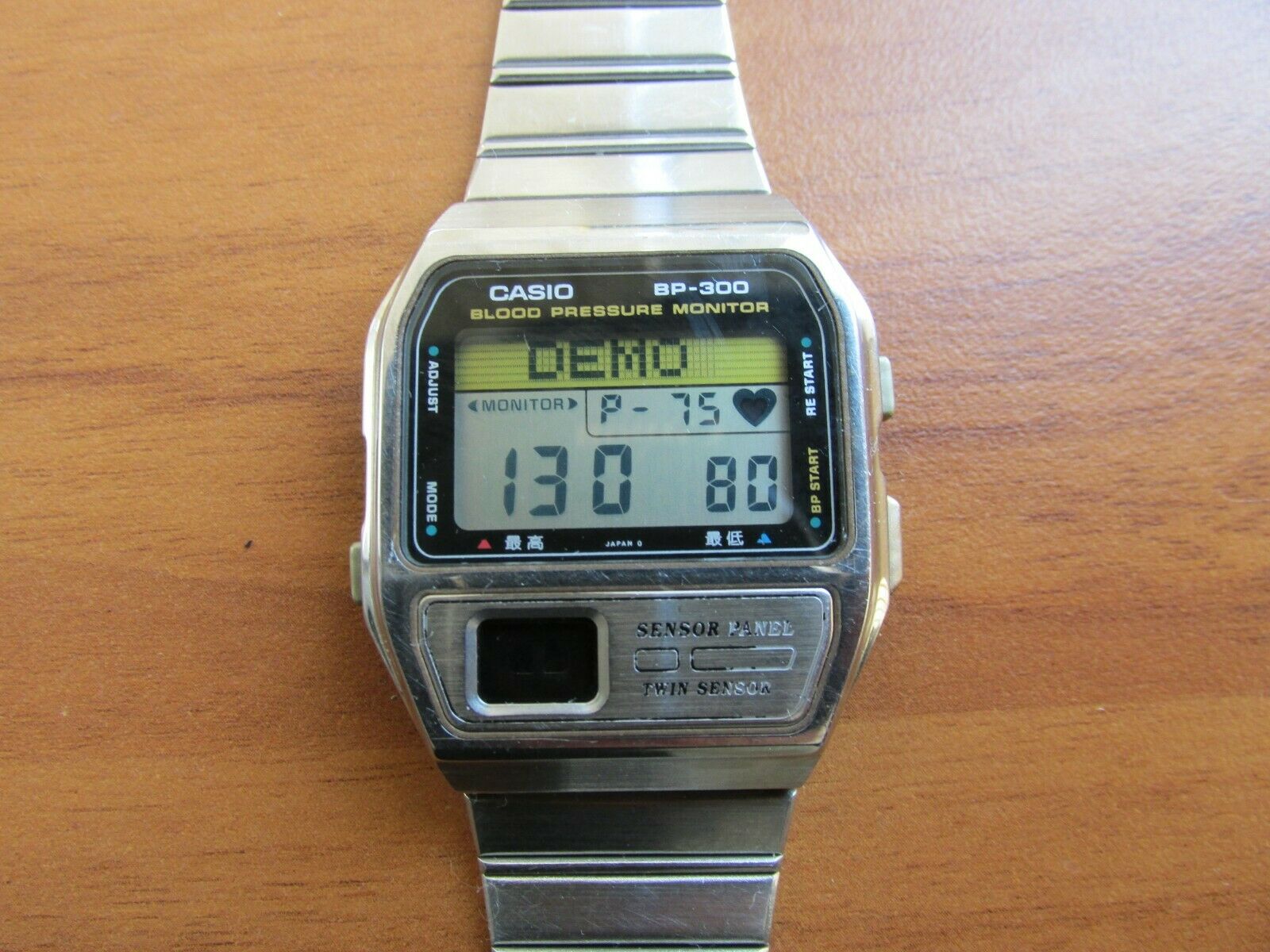 VINTAGE CASIO BP-300 BLOOD PRESSURE MONITOR TWIN SENSOR MADE IN 