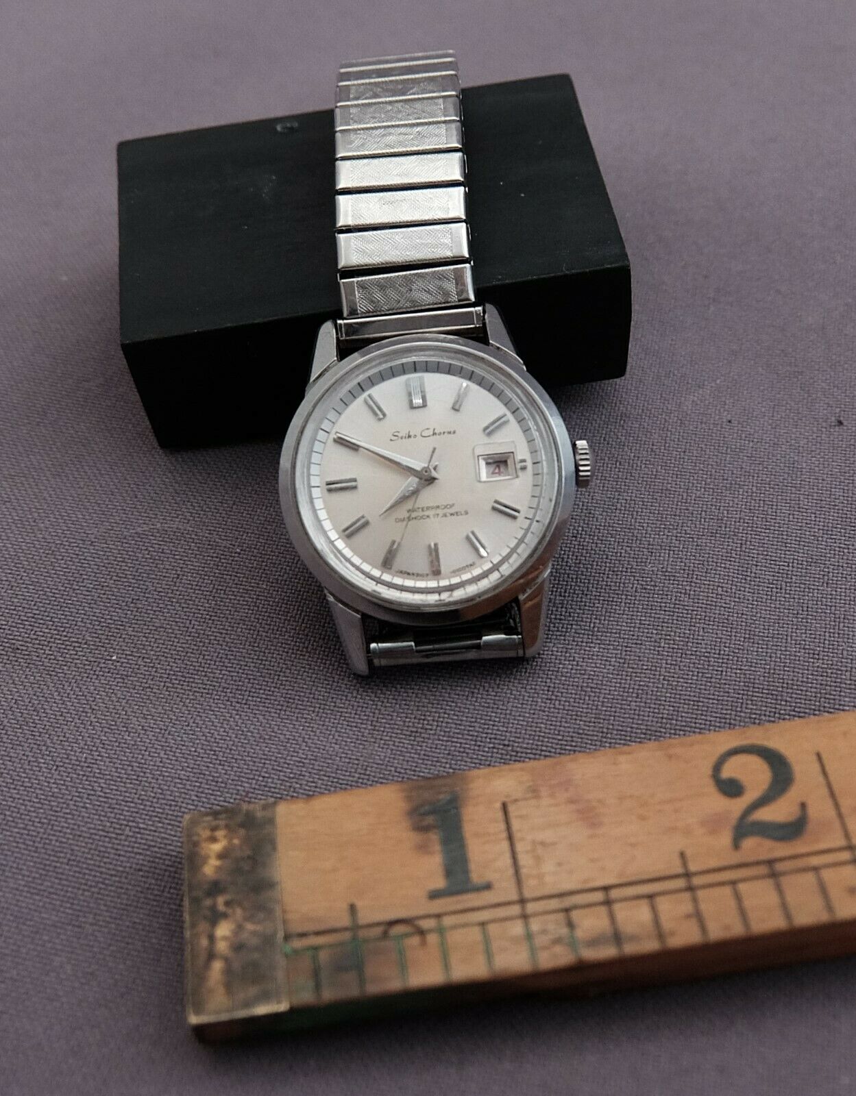 Vintage Seiko Chorus waterproof 17 jewel wind up lady's watch - stainless  steel | WatchCharts